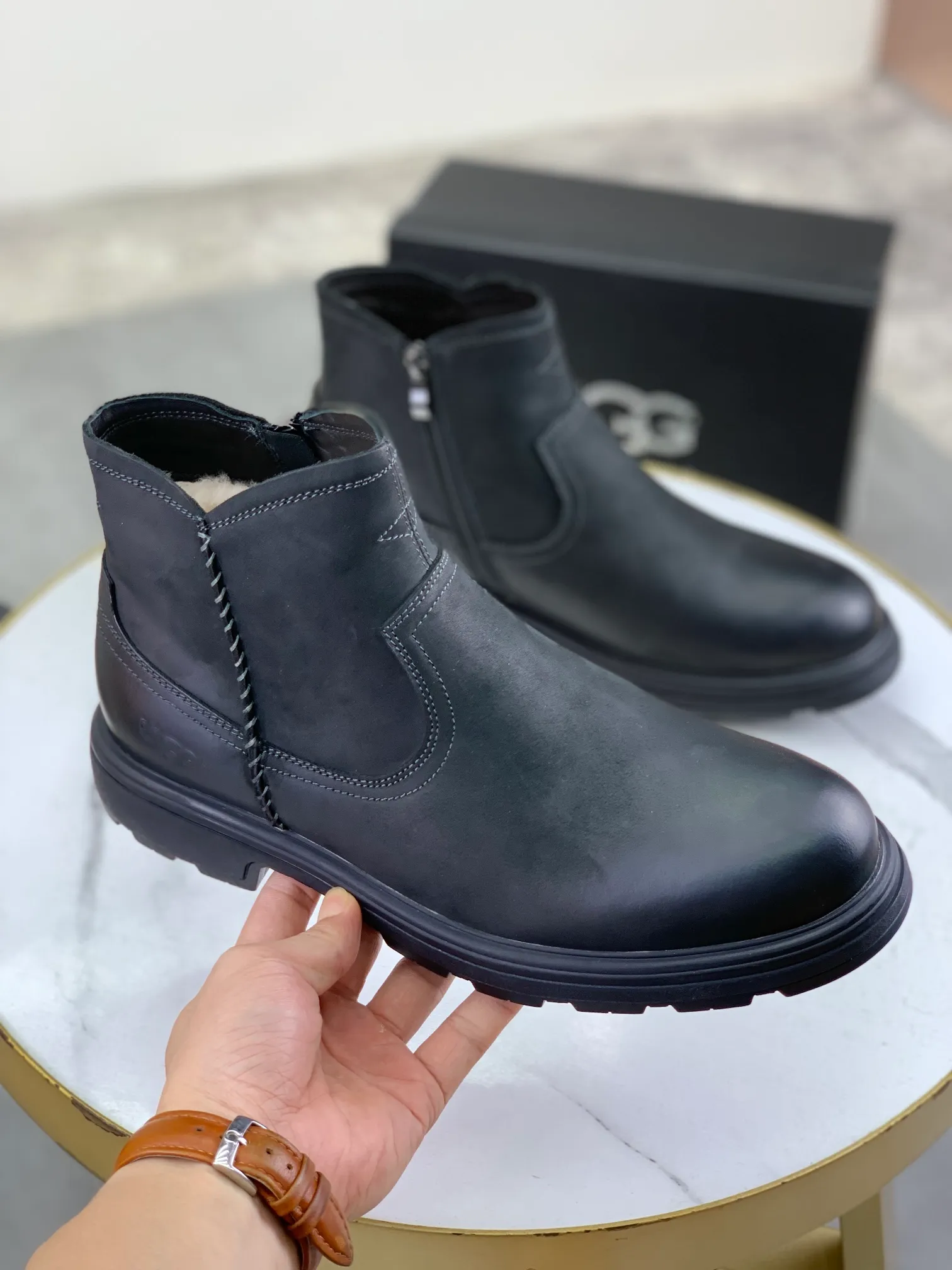 Factory price P640 💶[UGG] (full wool lining) Top-end high-quality fur integrated warm snow boots from Australia's warm luxury men's shoes brand, UGG-5877 official website synchronized, made of imported cowhide, carefully sewn...Imported rubber outsole (comfortable, soft, wear-resistant) The quality is really great...Exquisite workmanship, you can't put it down at first sight, code number: 39-44 Color: 3️⃣colors available
